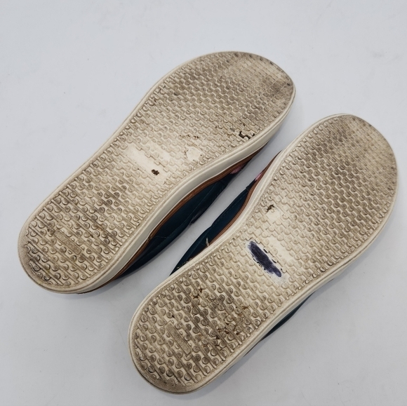 VÉLEZ Artisan Floral Embroidered Leather Sneakers Size 36 - Picture 11 of 16